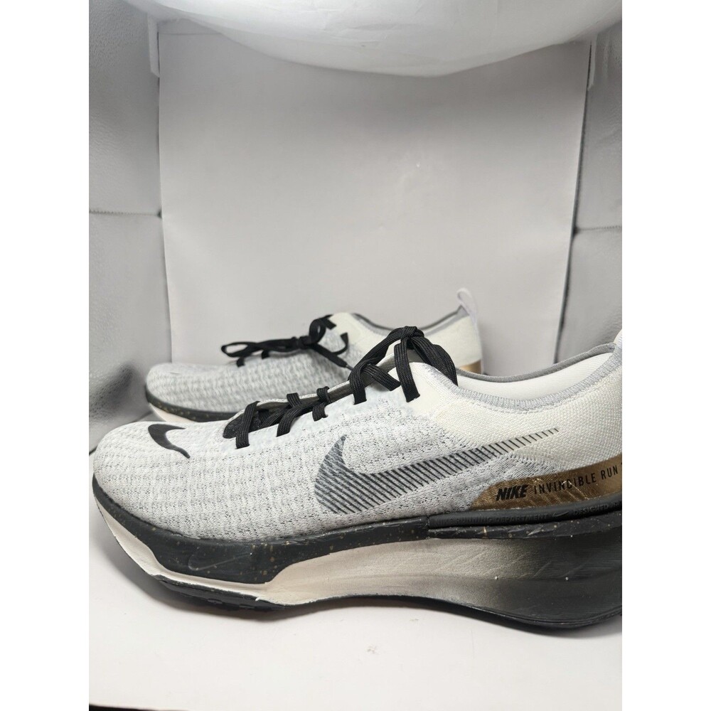 Nike ZoomX Invincible Run 3 Shoes Mens Size 10.5 Light Smoke Grey Gold Sneakers
